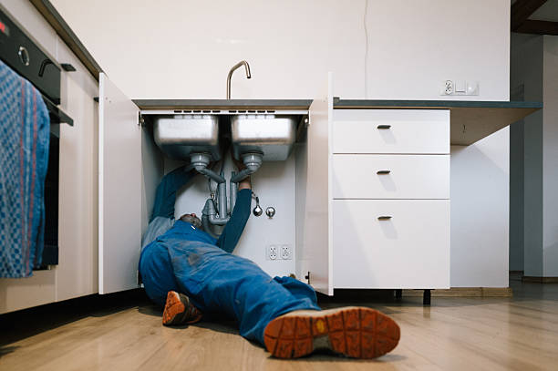 Professional Drain Cleaning technician working in Hinsdale, IL